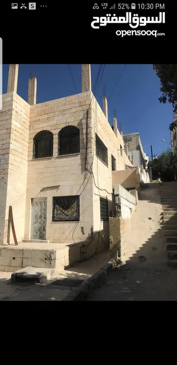 شقه البيت في جبل طارق شارع الرجيم جنوب اكاديمية الوطن العربي مكونه من غرفتين وصالون كبير وحمامين