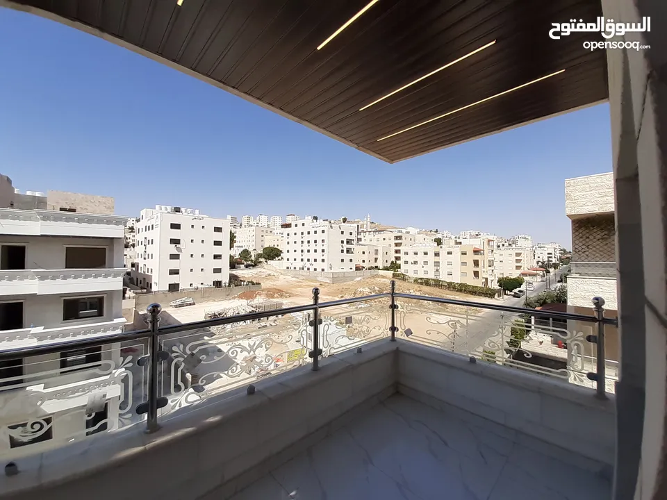 شقة مساحة 185متر مع روف (دوبليكس) وتراس باطلاله مميزة في شفا بدران للبيع من المالك