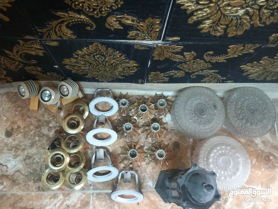 مواسير وقطع مواسير مختلفة للبيع