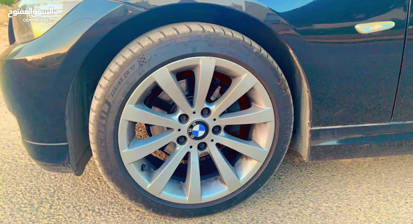 BMW 320 i  موديل 2011