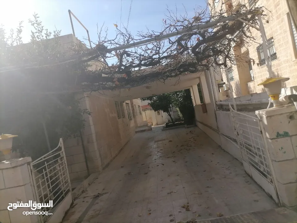 فيلا للبيع الصويفية بالمزاد العلني 75 % من القيمة التقديرية غير مرهونة
