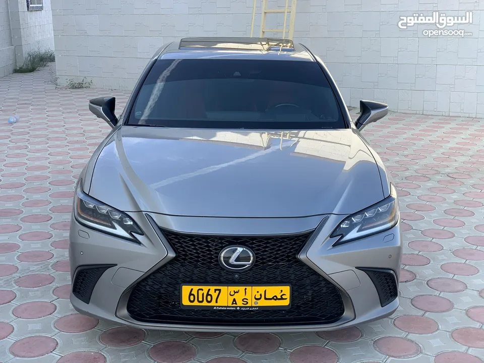 لكزس ES350 F خليجي موديل 2019 بحالة الوكالة وبدون صبغ وبدون حوادث