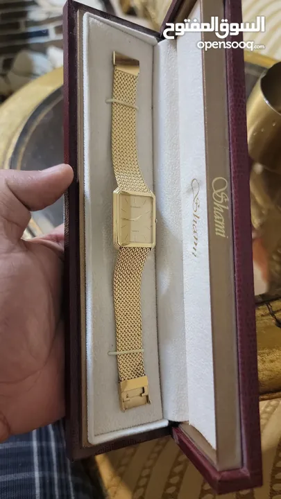 ساعات قديمه مخزنه
