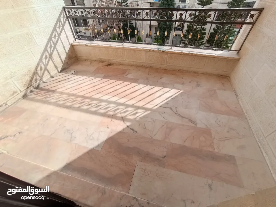 شقة غير مفروشة للإيجار 300م2 ( Property 19203 )-174847862