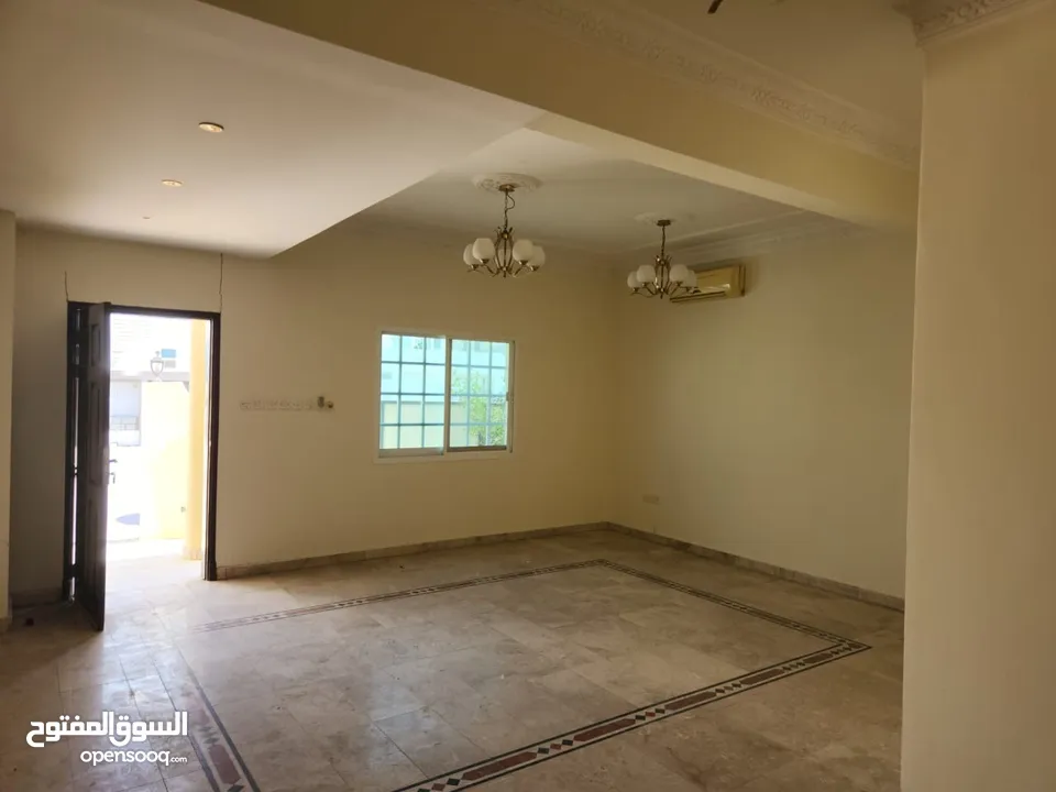 فيلا للايجار في العذيبة الشمالية خلف الميرة - Villa for rent in Al-Azaiba north