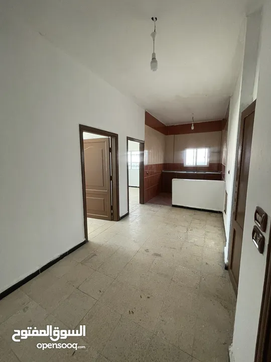 عمارة خمس شقق ومخزنين للبيع بسعر مغري
