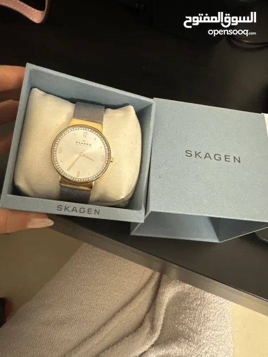 ساعة فخمة ذهبي و فضي ماركة سكاغن skagen