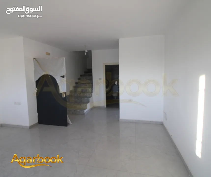 دوبلكس بتشطيب فاخر للبيع   بيرزيت – قرب كازية الفيين