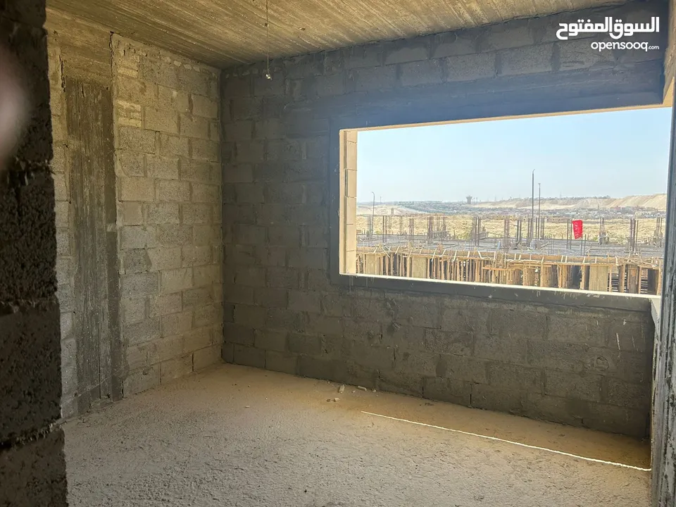 town house ready to deliver only 10% down payment in a very prime location in zayed