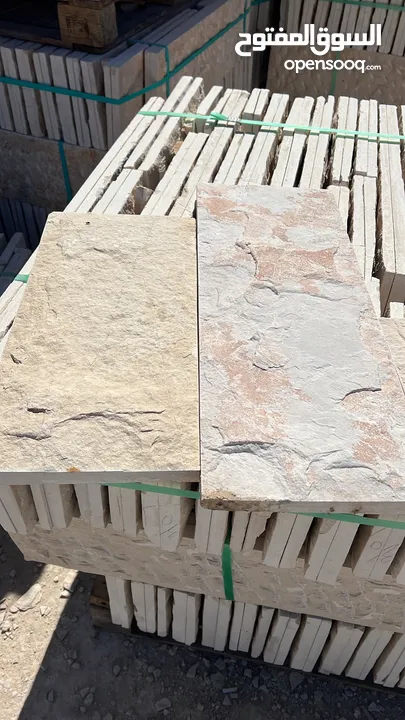 جميع أنواع الحجر الطبيعي ( صحراوي ، بازلت ، معان رويشد )
