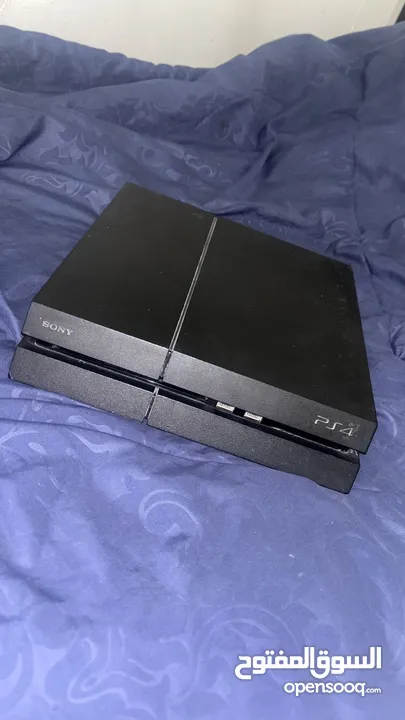 Ps4 مستعمل بحالة الوكالة مع ايدين الاصليه