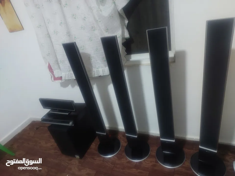 للبيع مسرح منزلي ال جي طبعا الجهاز بحال الوكاله خمس سماعات وصب مع جميع اغراضه الاصليه صوت عباره عن ز