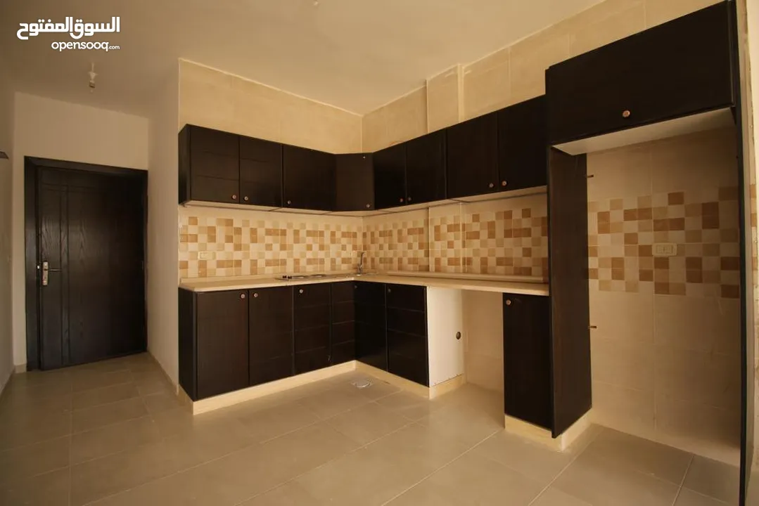 شقة فارغة للإيجار غرفتين نوم ضاحية الرشيد خلف الجامعة الأردنية من المالك مباشرة