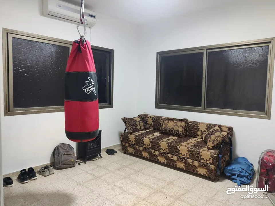 متوفر شقة بطولكرم دوار السلام دخلة ريم البوادي مساحتها 135 ومع بيت الدرج 145  دلكس جاهزة  بدون مصعد