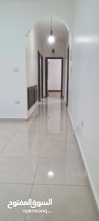 شقة طابق 2 قرب سيفوي الشميساني للبيع