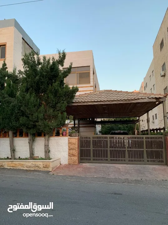 بيت في مرج الحمام بسعر مغري عباره عن عماره خاصه 3 طوابق