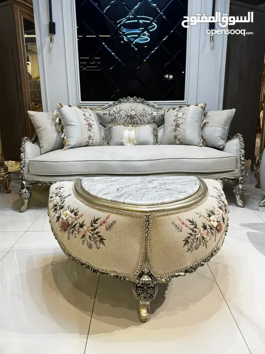 طقم كنب New classic فاخر ومميز جداً 7مقاعد مع طربيزة الوسط