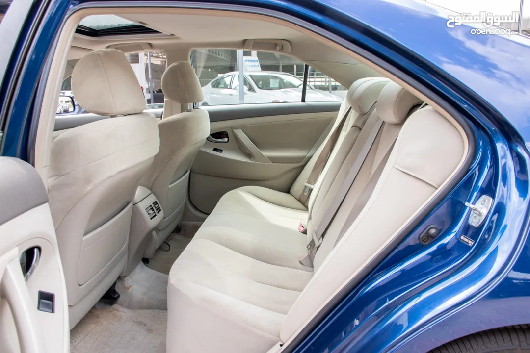 Toyota camry 2007 with sunroof تويوتا كامري فل مع فتحة سقف بحالة الوكالة