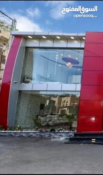 اعلان تاجير معرض يتكون من طابقين ومخزن خلفي تابع للمعرض