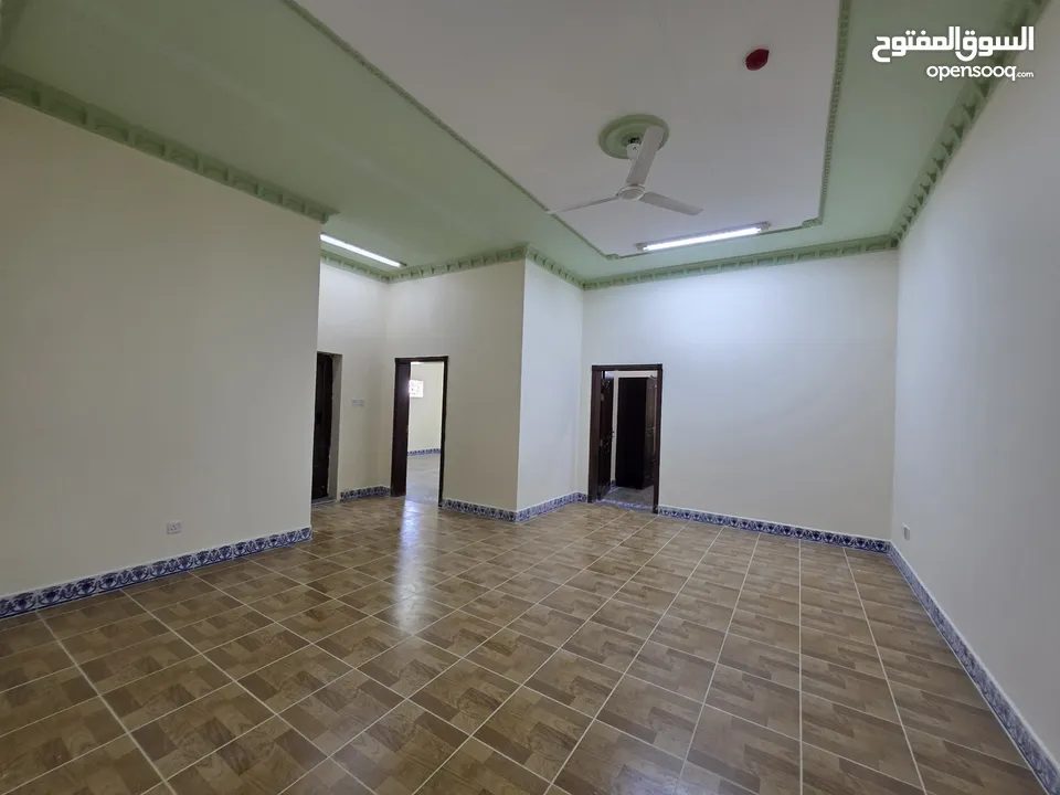 شقة كبيرة في البسيتين  Large apartment in Busaiteen