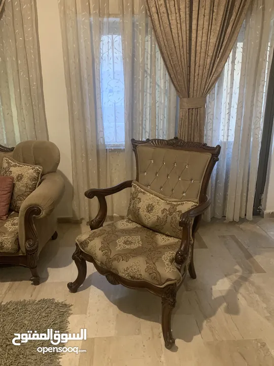 قطم كنبايات صالون بحالة جيدة جدا للبيع