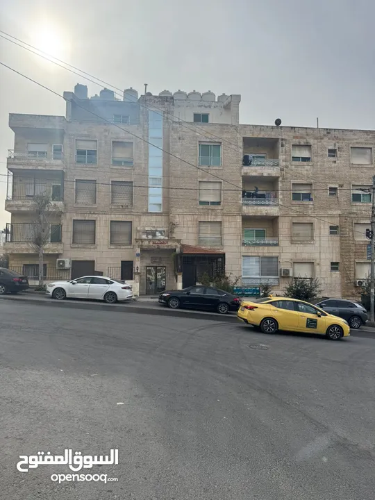 شقة للبيع في صويلح  طلوع سامح مول 150 متر طابق ارضي  3 غرف نوم، صالة وصالون و كراج و مخزن و حمايات