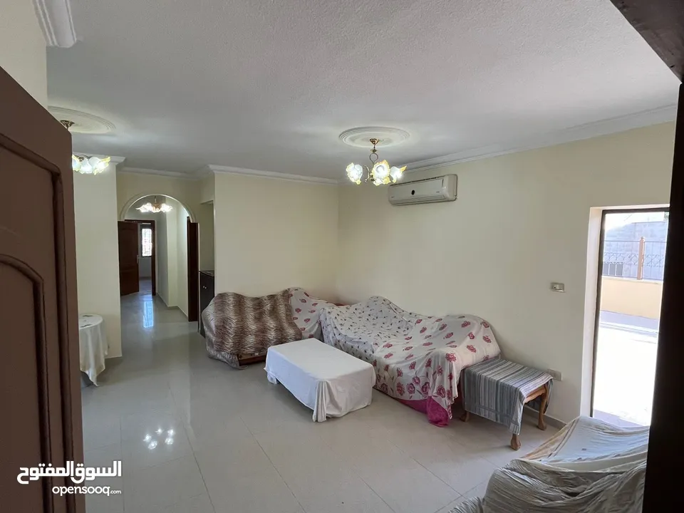 شقة للبيع في المهندسين 350 متر مربع طابق 3 مع روف كبير مميزة جداً من المالك