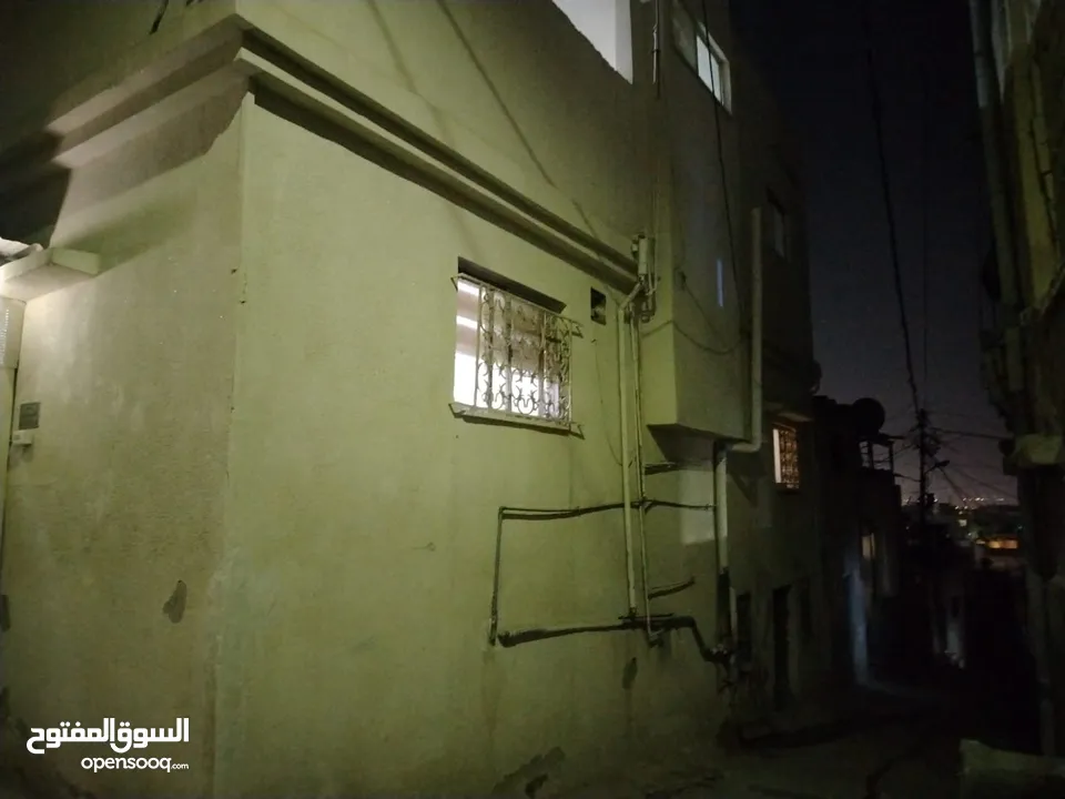 بيت للبيع. 3 شقه