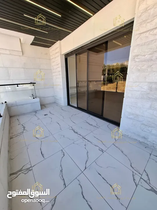شقة جديدة - لم تسكن - خلدا - 4نوم 2ماستر - 240م - بلكونتين بإطلالــــه مميزة - قرب الخدمات العامة