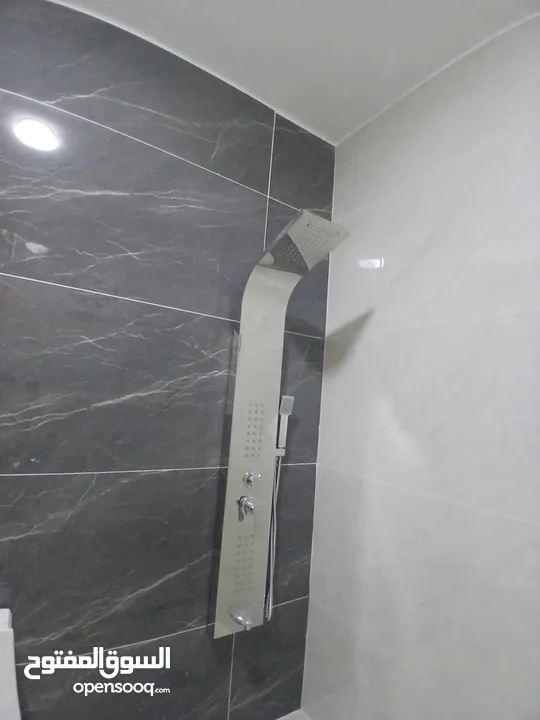 شقق مميزه سوبر ديلوكس عماره جديده خلف مطعم عرب قرب الجامعه للايجار مفروشه او غير مفروشه بعقد سنوي