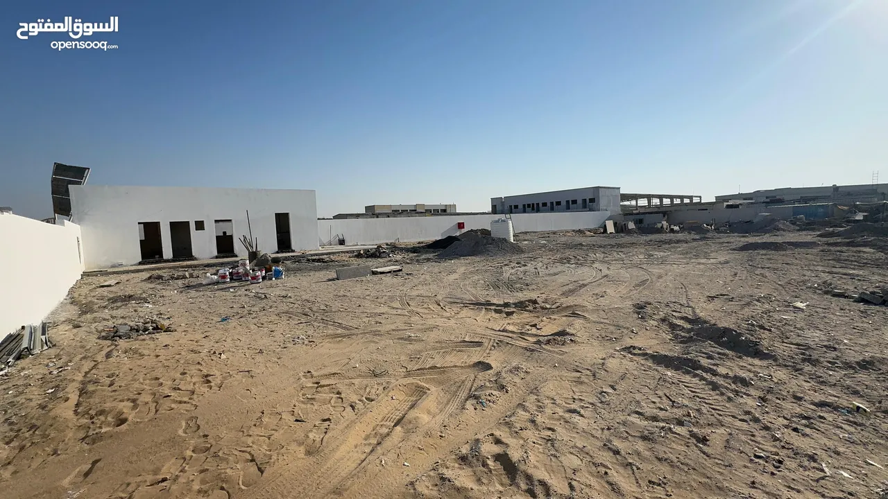 للايجار السنوي ارض محوطة قوة احمال كهرباء عالية في الشارقة الصجعة الصناعية Industrial land for rent