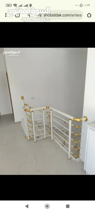 بيت جديد غير مسكون مكون من ثلاث طوابق في المزرعه الغربيه بالقرب من شركة النزيه للبلاط