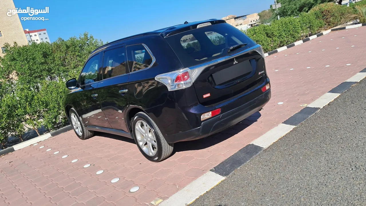 Urgent Sale Mitsubishi Outlander 2014.4/4.Full Option. Family Used. Original Paint. Neat and Clean