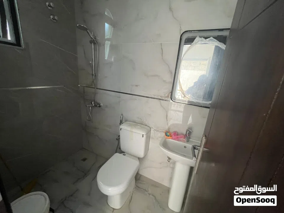 فــــيــــــــــــلا للـــــبيـــــع اول ســـــاكــــن مــــكــــونه مــن 7 غـــــرف و 10 حـــمامات