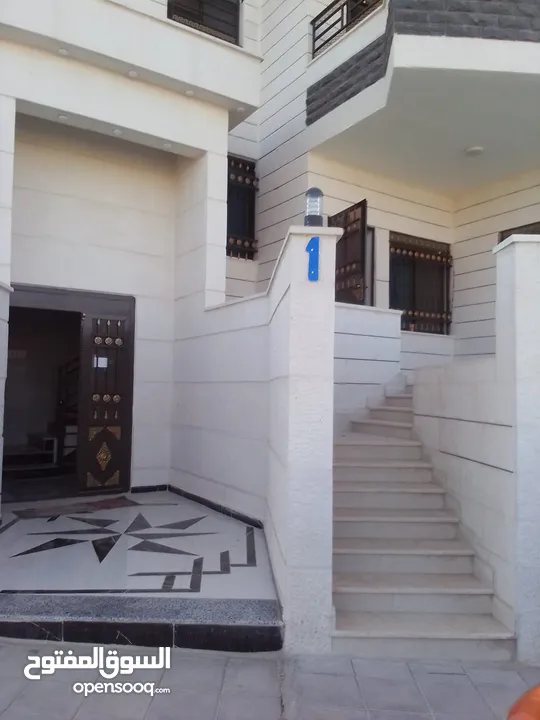 تملك شقة أرضية 140م بتشطيبات مميزة في أجمل مناطق ضاحية الأمير حسن/ref 1947