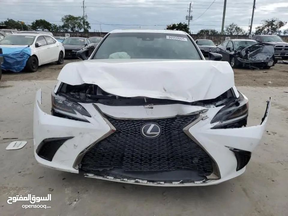 عرض خاص وفرصة لكزس Es350 F Sport الفل اوبشن بحادث بسيط جدا وسعر خيالي