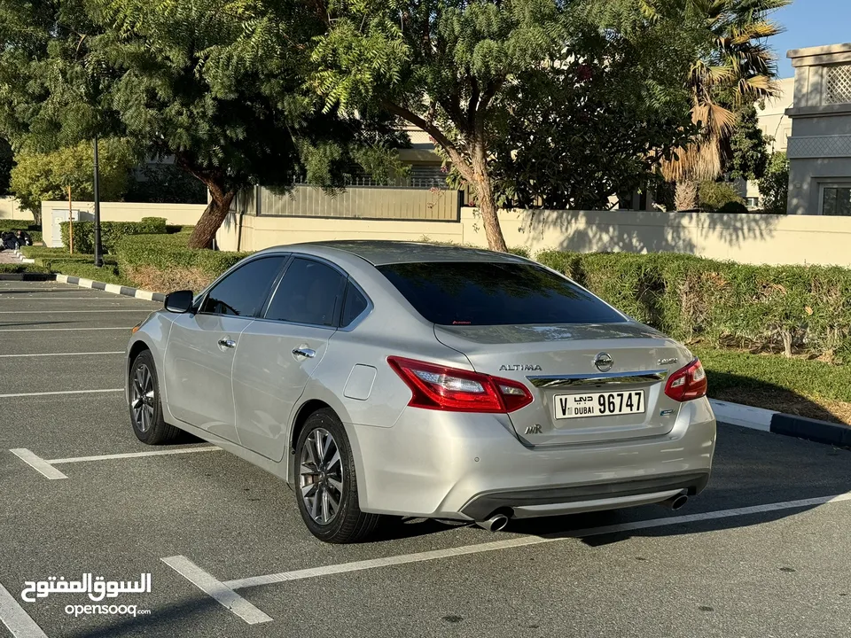 2017 Model Nissan Altima SV GCC for sale in perfect condition with a very low mileage of 78000 kms.