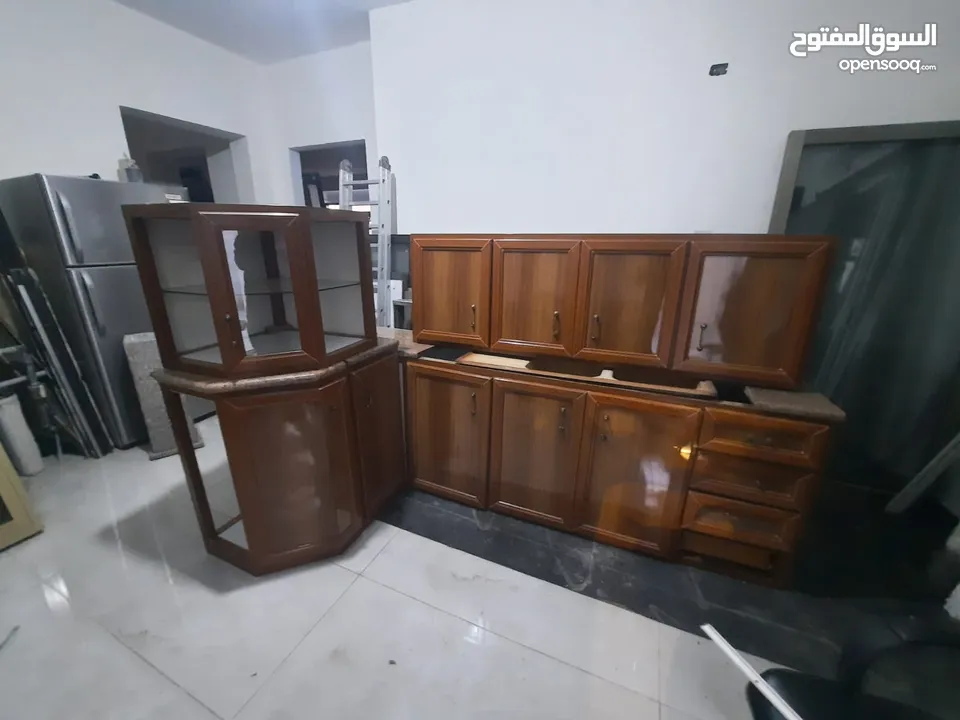 مطبخ المنيوم لون خشابي مع الجرانيت