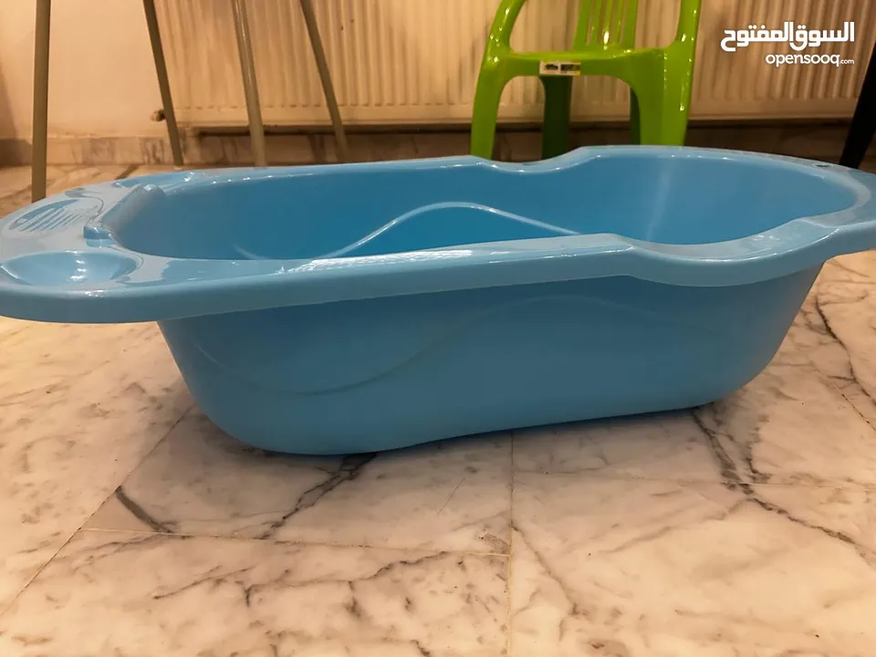 كرسي طعام و بانيو و كرسي صغير للبيع