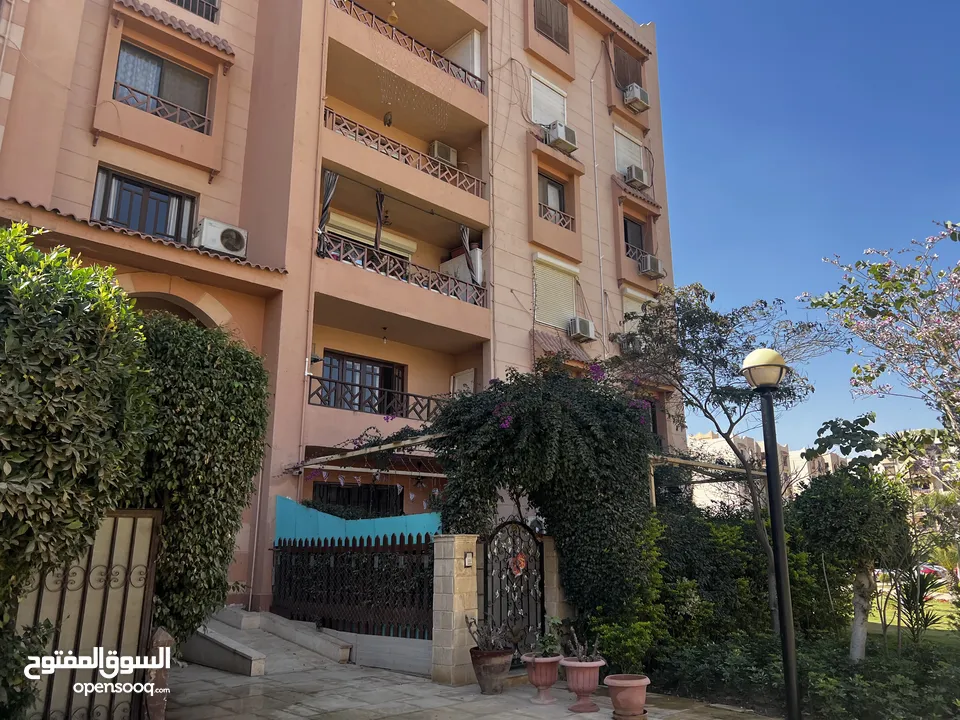 wide garden view apartment 161 sqm بحري