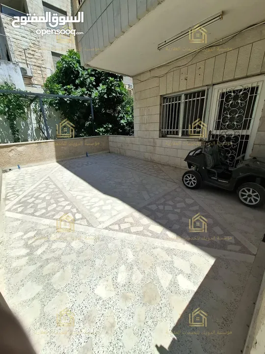 شقة مميزة أرقى واجمل مناطق عبدون مع حديقة بمساحة 300م