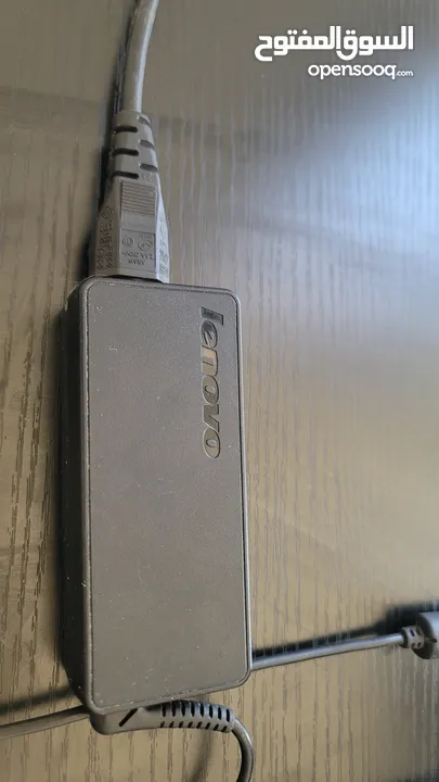 جهاز لاب توب LENOVO بحالة الوكاله مع شاحن وحقيبه وماوس ولوحة مفاتيح اضافيه .