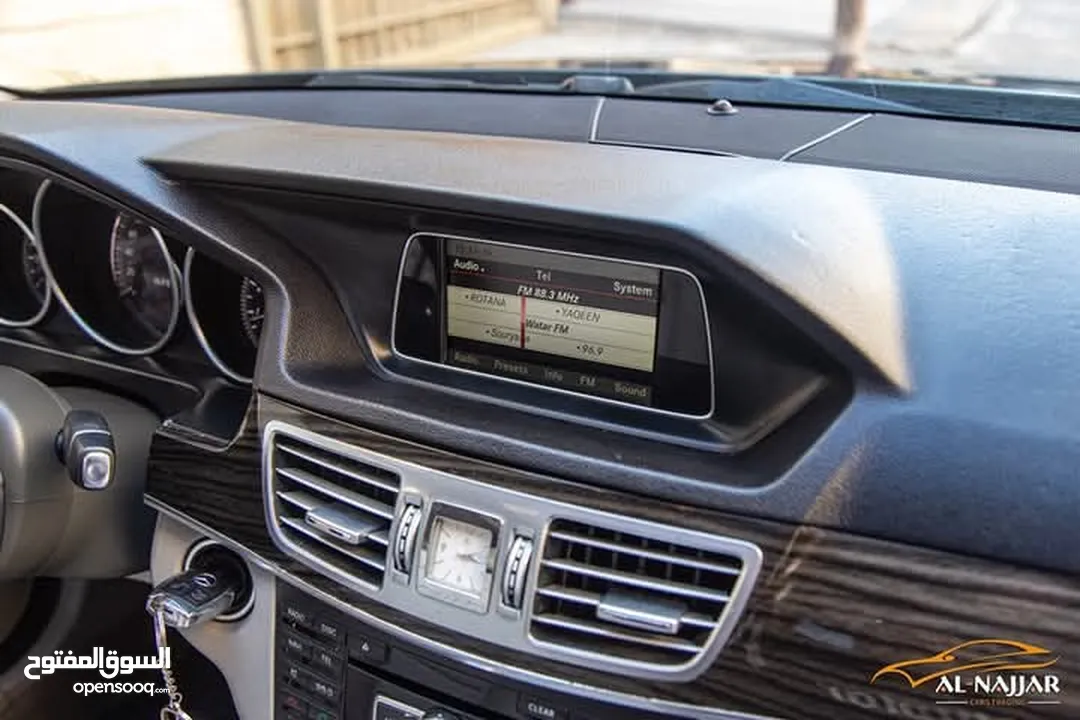 Mercedes E200 Avantgarde Amg kit 2015  السيارة وارد و بحالة الوكالة