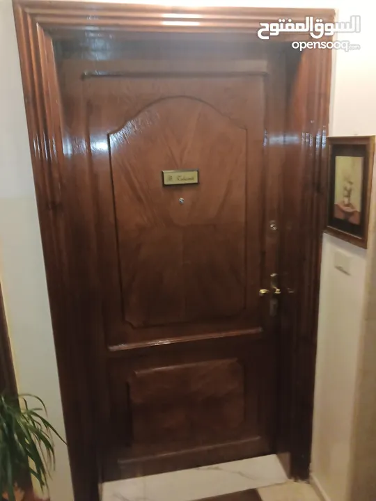 باب بيت  بخشب مميز جدا