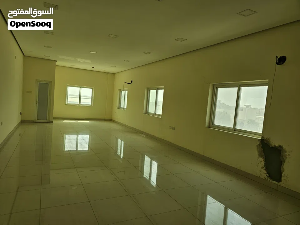 مكتب للايحار في سلماباد الجديدة قرب المدينة للزجاج