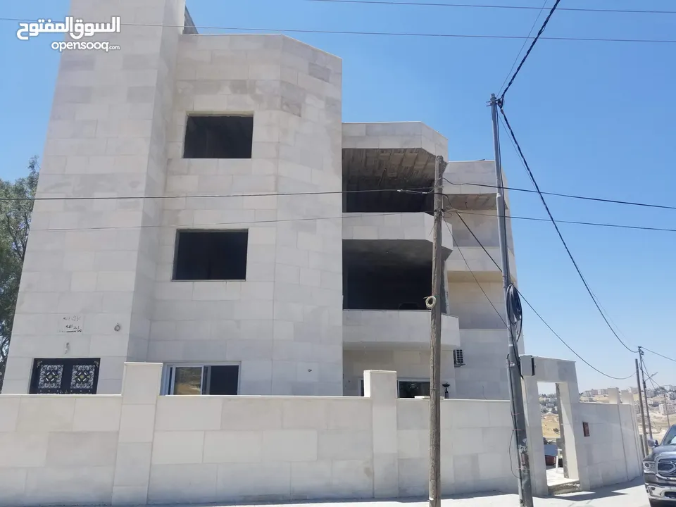 عمارة بتصميم فيلا في اجمل مناطق مرج الحمام قرب ترخيص غرب عمان موقع مميز جدا و ذات اطلاله خلابه