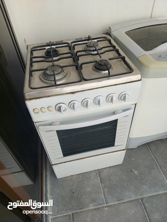 فرن شغال بحالة ممتازه oven clean and working 100%