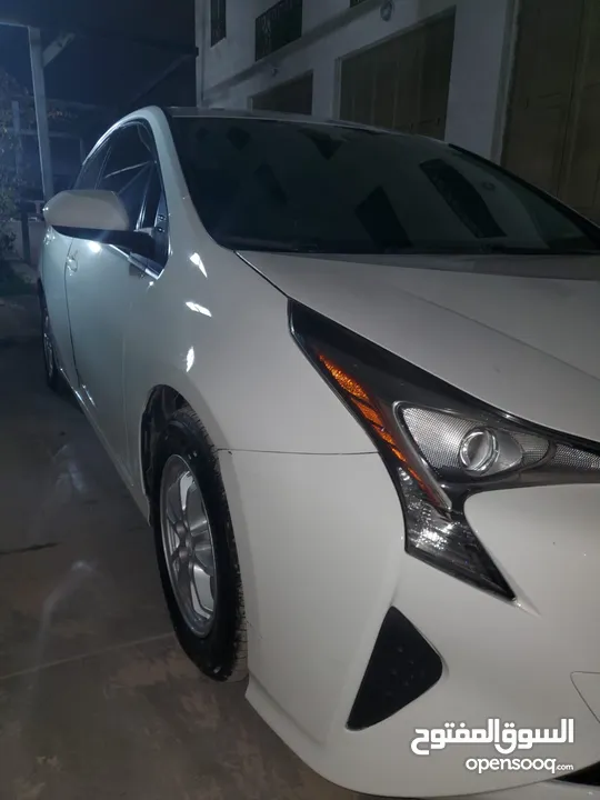 تويوتا بريوس 2016 ( فحص كامل + توب نظافة ) للبيع  Toyota Prius "بسعر مغري"