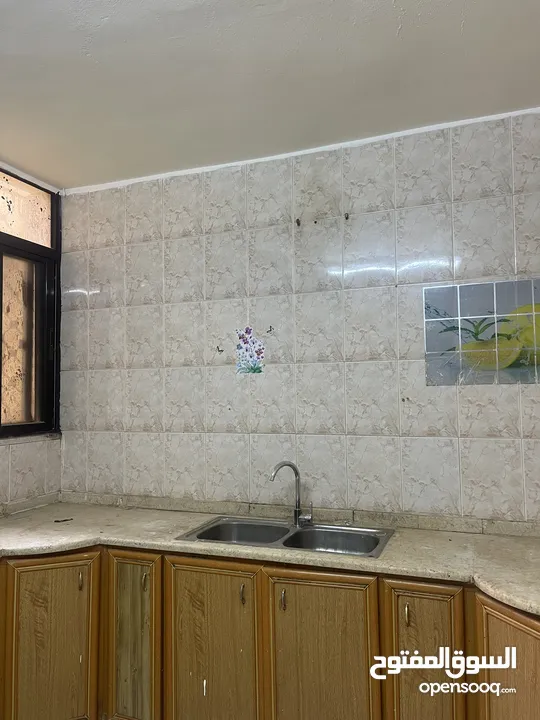 شقة للايجار قرب شارع الجامعة