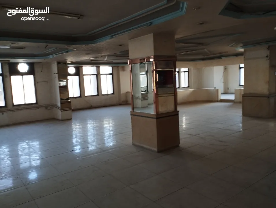معرض للايجار في الجاردنز
